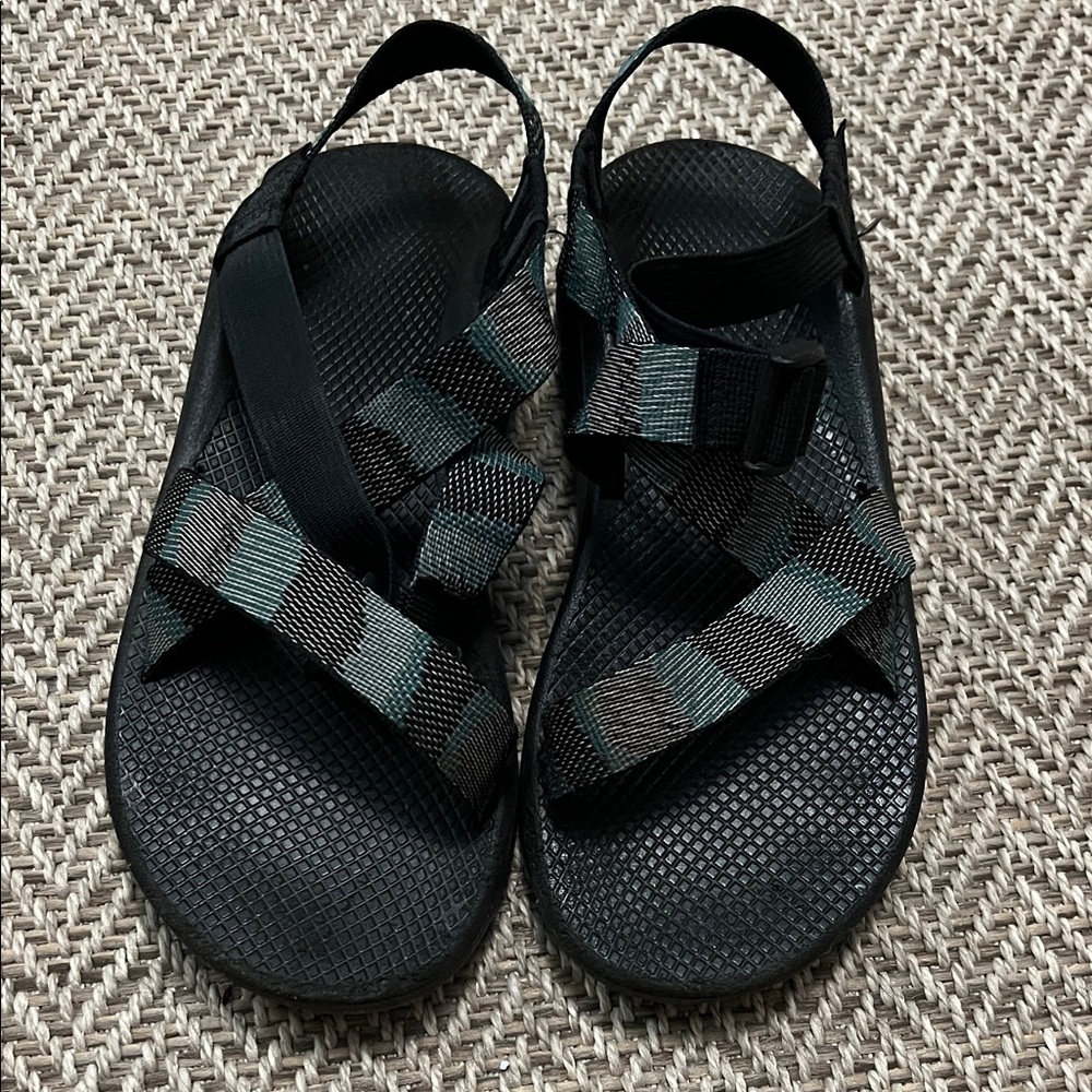 Men’s Chacos size 10 black and Green Strappy Sandals